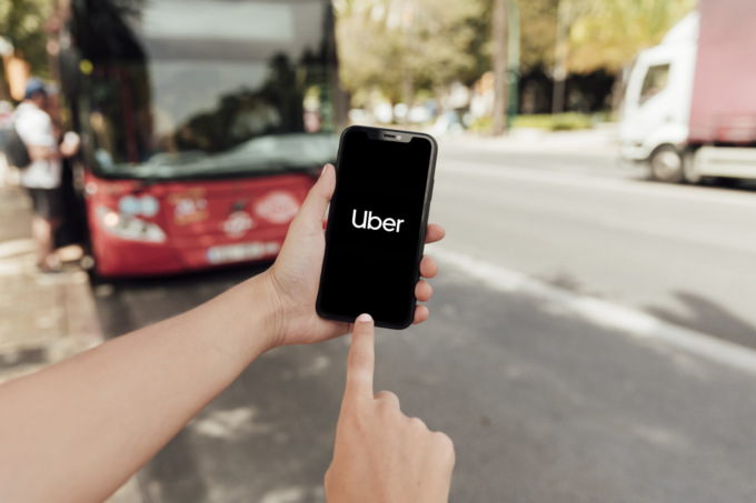 Da oggi Uber arriva anche nel veneziano, l’app che facilita i trasporti