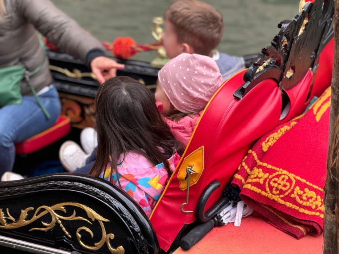 A scuola di gondola, piccoli studenti alla scoperta dei canali di Venezia