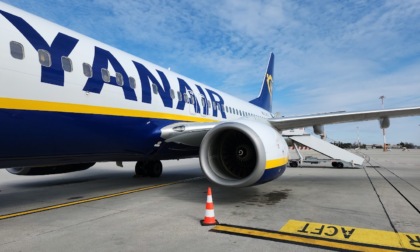 Ryanair si oppone all'aumento delle tasse e taglia i voli da Venezia