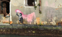Murales del "Bambino migrante" di Banksy sorvegliato speciale, si temono atti vandalici e acqua alta
