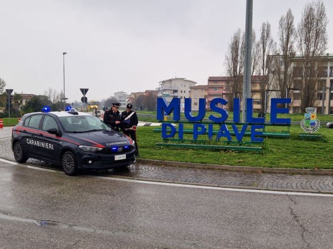 Blitz a sorpresa in discoteca: sul pavimento un tappeto di droghe tra ecstasy, MDMA e ketamina