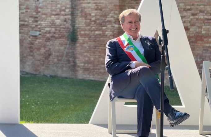 Biennale Arte 2024, fischi per Brugnaro all’inaugurazione del Padiglione Italia: “Non mi è piaciuto”