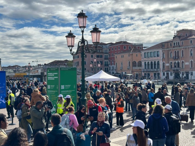 Un milione di introiti (e polemiche) nei primi 11 giorni del ticket d’accesso a Venezia