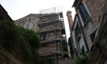 Rischio crollo, il Comune vieta l'accesso al Palazzetto Favero e sgombera gli edifici vicini