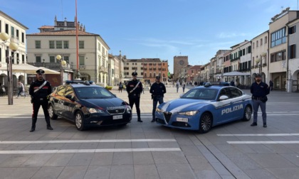 Fugge da un posto di blocco con la Bmw e sperona una volante della Polizia, pochi giorni dopo accade lo stesso coi carabinieri