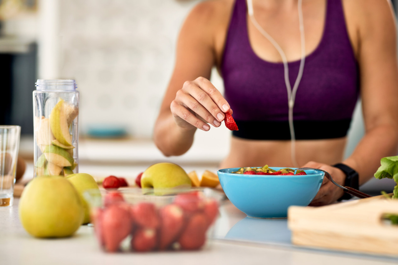 Mangiare bene per vivere meglio: l’importanza di una corretta nutrizione e i pericoli delle diete improvvisate