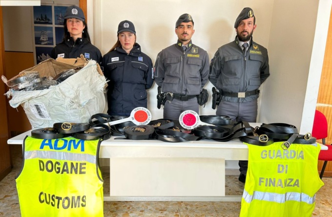 Sequestrate 360mila cinture in un semirimorchio giunto dalla Grecia nel porto di Venezia