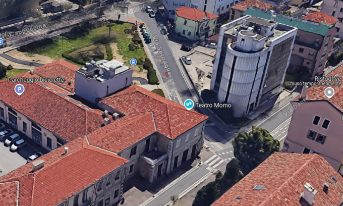 Operaio 45enne precipita dal tetto del teatro Momo di Mestre e muore sul colpo