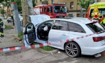 Auto si schianta contro un platano a Chirignano, grave il conducente