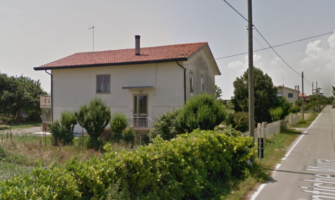 Giallo a Jesolo: tabaccaio trovato morto dal fratello con una ferita alla nuca, si indaga sulla pista dell’omicidio volontario