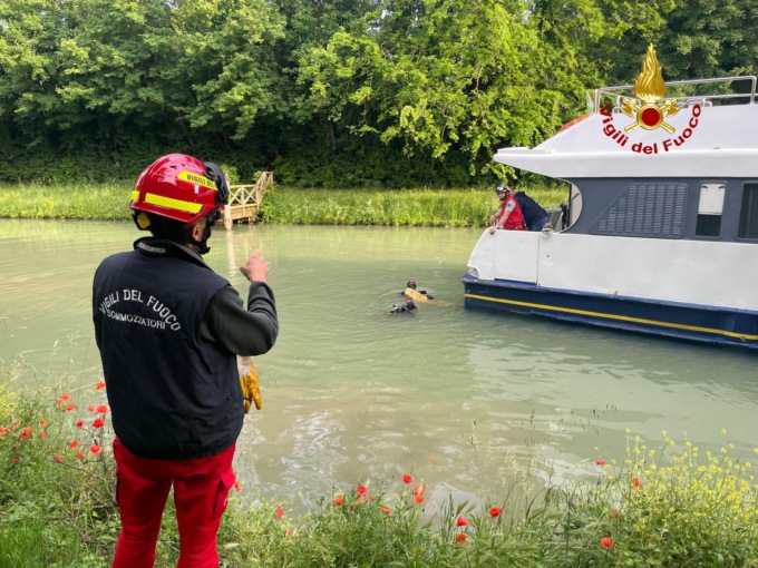 Palo incastrato tra le eliche, Burchiello bloccato in mezzo al Brenta con 34 turisti a bordo