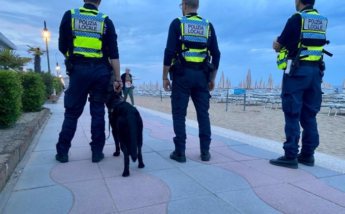 Il fiuto del pastore tedesco Warus incastra un pusher in monopattino al Lido di Venezia