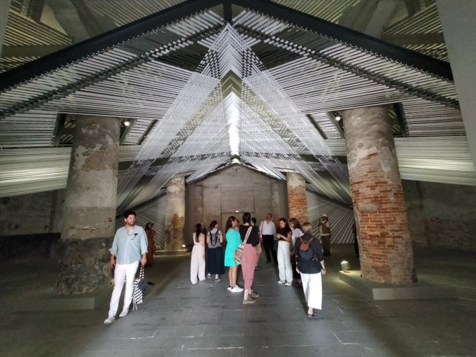 Come funziona la Biennale di Venezia 2024: foto, info e mappe dell’Esposizione internazionale d’arte