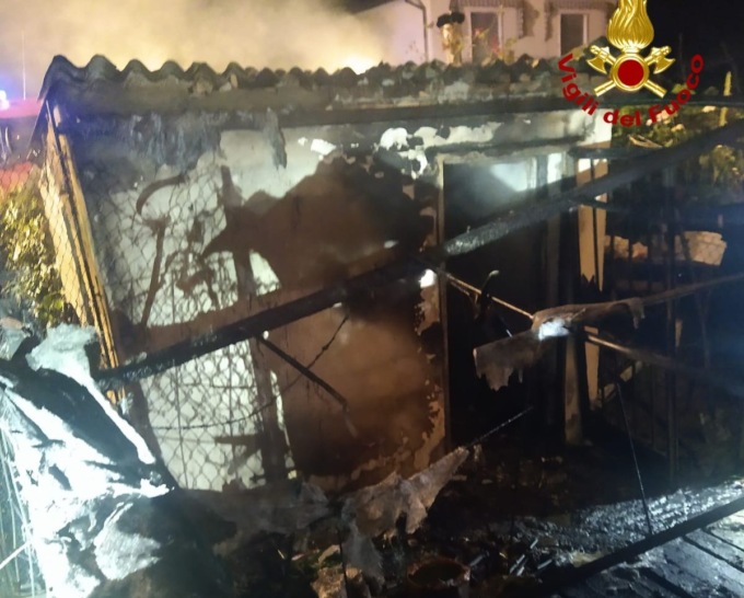 Incendio in un garage a Cavarzere, ustionato un senzatetto