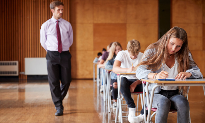 Raffica di insufficienze alla seconda prova, studentessa fa scena muta all’orale di maturità per protesta
