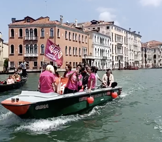 Prima udienza sugli atti di nascita alla Corte Costituzionale, sit-in delle mamme arcobaleno