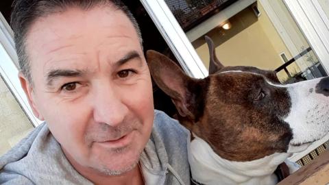 Sessantunenne muore a pochi metri da casa per un incidente con lo scooter