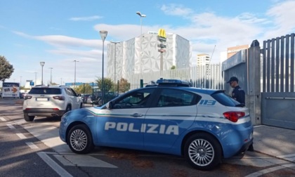 Baby gang accerchia e rapina minorenni usando un bastone e una sciabola