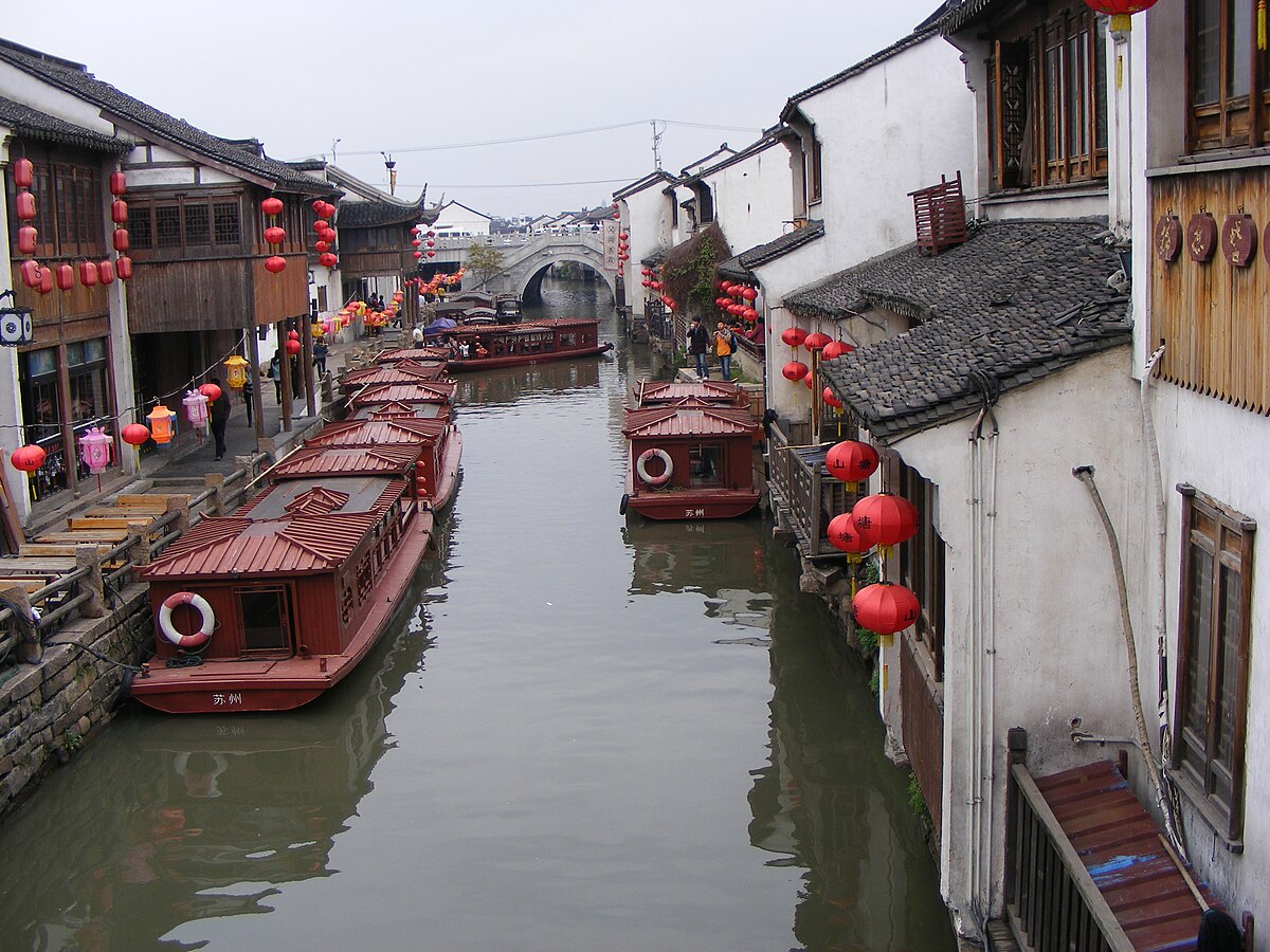 Boats_and_canal_-_Suzhou