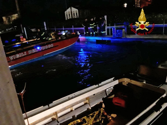 Con la barca contro una briccola, un morto e un ferito 