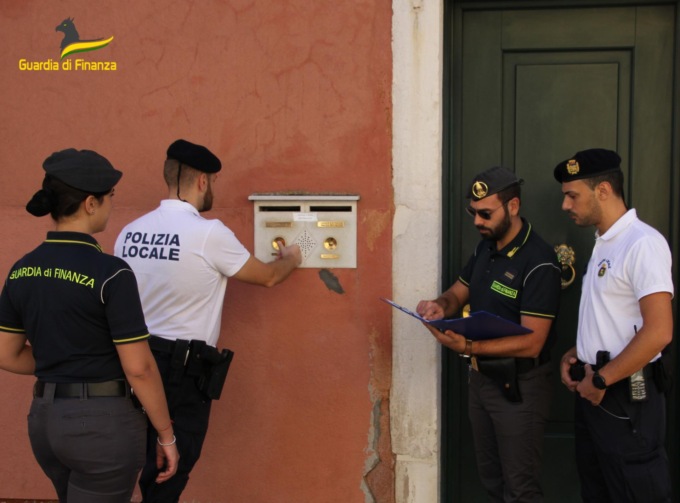 Alloggi studenteschi con camere per turisti, venivano affittate illegalmente tramite annunci online