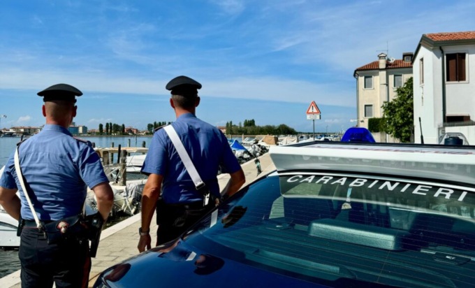 59enne tenta di farla finita in mare, i Carabinieri si tuffano e lo salvano dall’annegamento