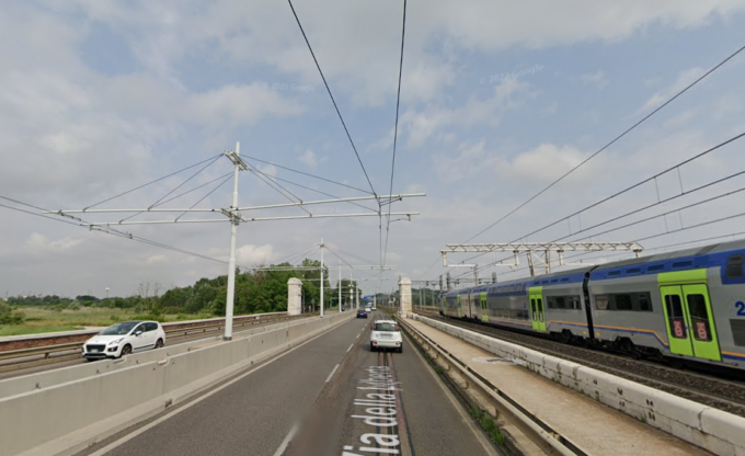 Scivola con la moto sulle rotaie del tram, morto turista 59enne