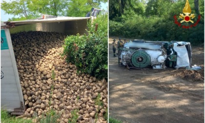 Due camion ribaltati nel Veneziano, uno ha bucato una gomma ed è finito nella golena di un fiume