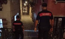 Vede due ladri entrare in una casa e chiama i Carabinieri, fermati due quarantenni