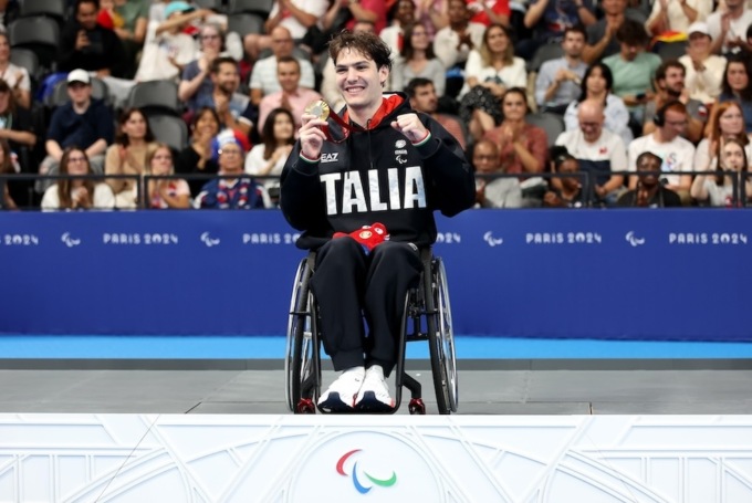 Il veneziano Antonio Fantin è oro, con record del mondo, nei 100m stile libero alle Paralimpiadi di Parigi