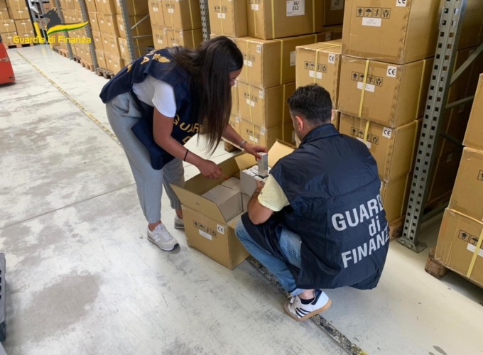Dispositivi medici “Made in Italy”, ma erano prodotti in Asia: sequestrati 18milioni di articoli