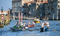 Regata Storica in Canal Grande, le "Giovanissime" protestano: "fischi e molestie durante gli allenamenti"