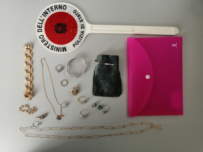 40enne si finge Carabiniere e tenta di rubare gioielli per 15mila euro a una coppia di anziani
