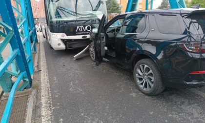 Frontale tra un Suv e un bus Atvo sul Ponte della Vittoria a San Donà di Piave