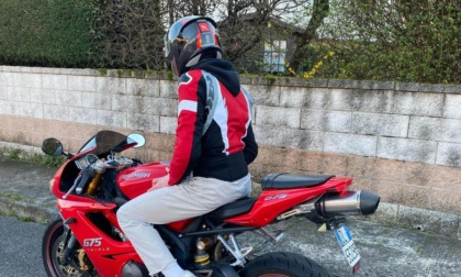 Si schianta con la moto contro un'auto, Leonardo Vida muore a 19 anni