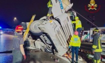 Camion che trasporta barbabietole si ribalta sulla SS 309 Romea, ferito l'autista