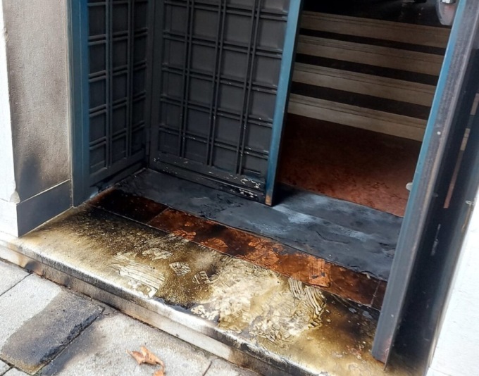 Incendio all’Inps in Sestiere Santa Croce, a fuoco un sacchetto di rifiuti