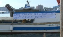 Pescatori in protesta nel Canale della Giudecca: "Crisi del settore ittico senza precedenti"