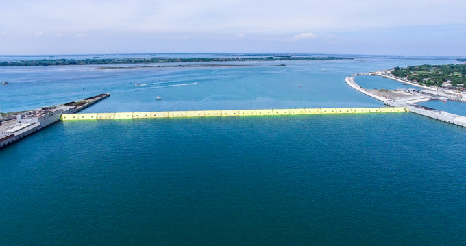 Il Mose torna ad alzarsi, la marea tocca quota 110 centimetri