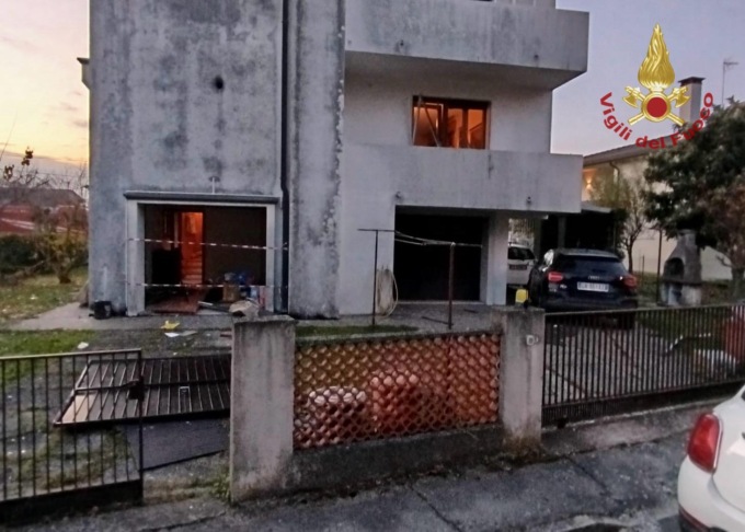 Fuga di gas e poi l’esplosione in casa, ustionato un 78enne