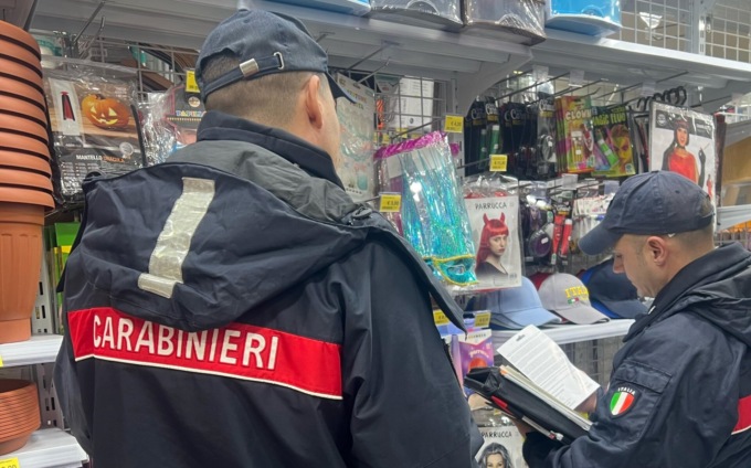 Prodotti di Carnevale non conformi, sequestrati più di 35mila articoli a Venezia