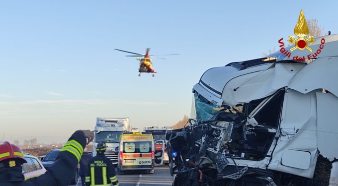 Ennesimo grave incidente sulla Romea tra un tir, un furgone e un’auto