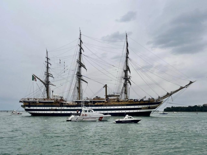 Grande entusiasmo a Venezia per l’arrivo del veliero Vespucci: gli eventi fino al 31 marzo 2025