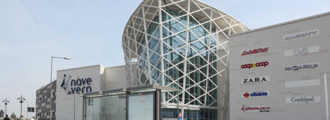 Maxi rissa tra baby gang al centro commerciale di Marghera, coinvolti circa 60 giovani