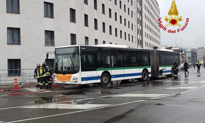 Principio di incendio su un bus pieno di studenti a Mestre