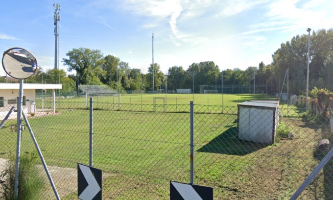 Rissa sugli spalti tra genitori durante la partita Under 13 a Chioggia: volano pugni, calci e bottigliate