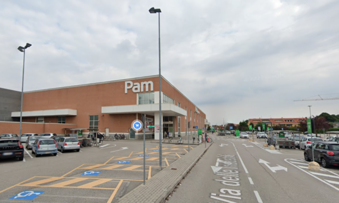 Sparatoria nel parcheggio del Pam a Spinea, ferito alla gamba un 25enne