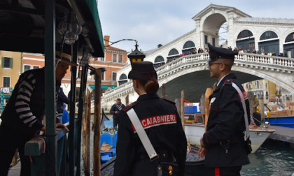 Blitz dei Carabinieri contro i borseggiatori a Venezia: due arresti, accertamenti su una tabaccheria che faceva da "sponda"