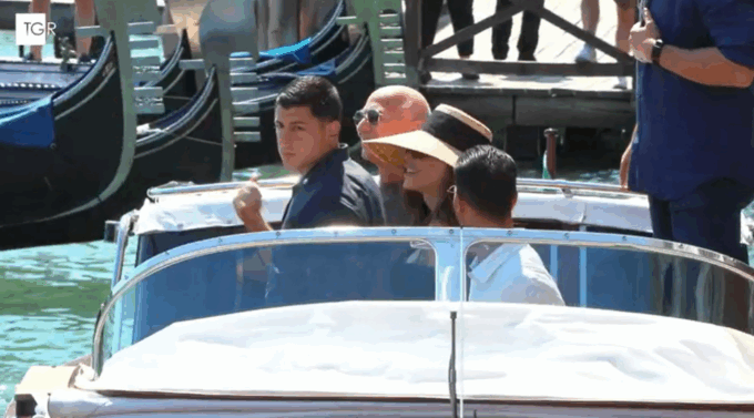 Bezos e Sanchez lasciano Venezia: sorrisi, yacht e polemiche dopo tre giorni di festa blindata