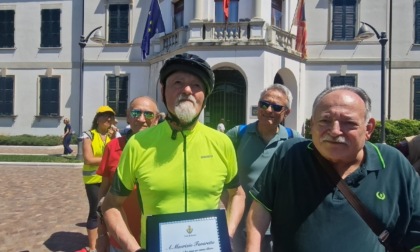 In tandem dal Piemonte a Spinea: ciclista cieco percorre 360 chilometri per riabbracciare il cugino
